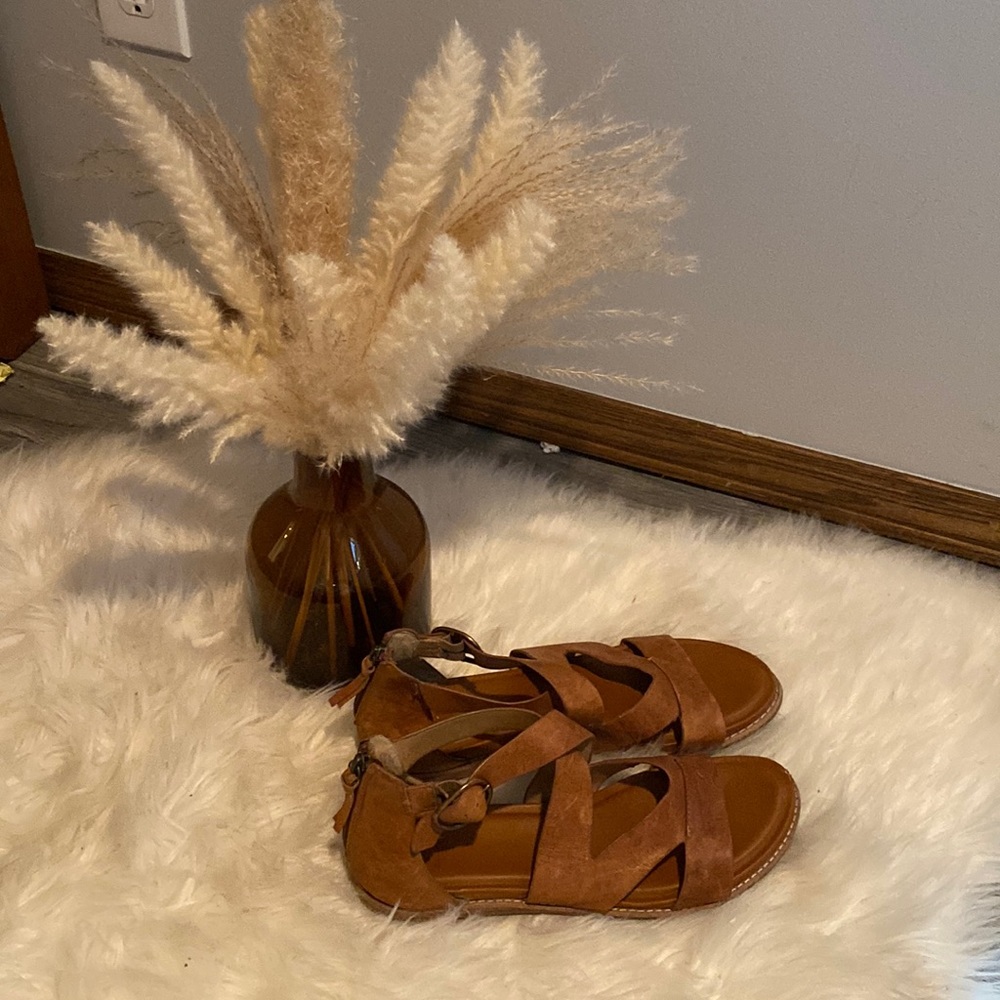 Womens Sofft brown leather sandals size 10